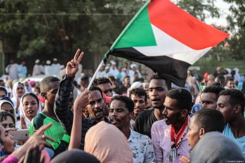 Sudanese people gather to celebrate the ongoing negotiations between Transitional Military Council and the Forces for Freedom and Change opposition alliance, in Khartoum, Sudan on 5 July 2019 [Mahmoud Hjaj / Anadolu Agency]