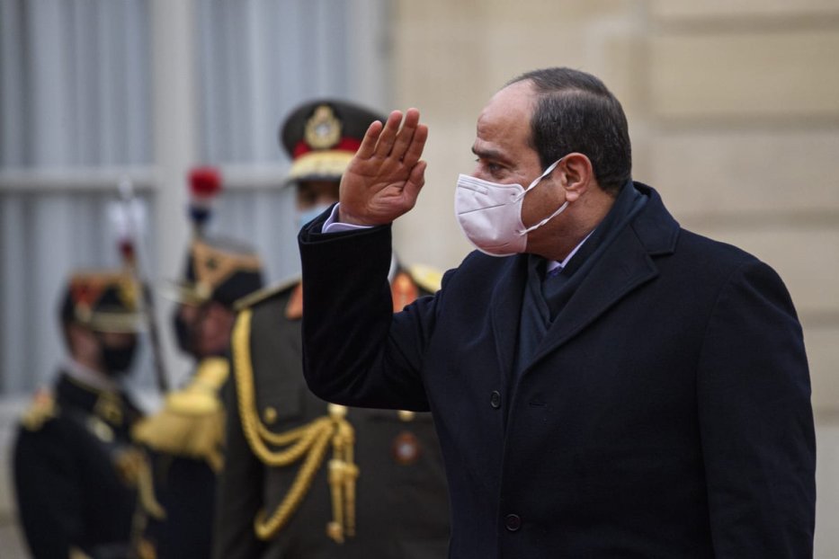 President of Egypt, Abdel Fattah Al-Sisi salutes the honour guards as he arrives for a meeting with President of France, Emmanuel Macron (not seen) at the Elysee Palace, in Paris, France on December 07, 2020 [Julien Mattia / Anadolu Agency]