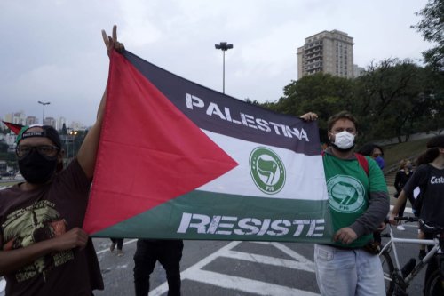 Protesters gathering at Rua Rui Barbosa in the Bela Vista neighborhood and marching to the Pacaembu Stadium with flags and banners, protest against Israeli attacks on Gaza Strip and East Jerusalem in Sao Paulo, Brazil on 16 May 2021. [Cristina Szucinski - Anadolu Agency]