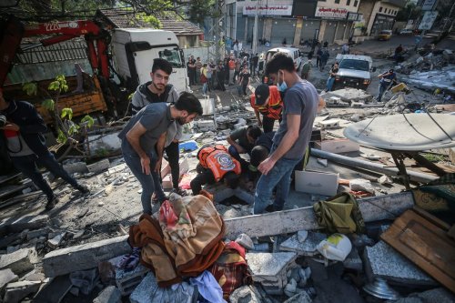 Search and rescue works are conducted after airstrikes by Israeli army hit residential buildings in Gaza on 16 May 2021 [Mustafa Hassona/Anadolu Agency]
