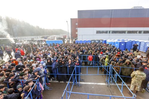 Migrants continue to wait at a closed area allocated by Belarusian government the Belarusian-Polish border in Grodno, Belarus on November 28, 2021 [Sefa Karacan / Anadolu Agency]