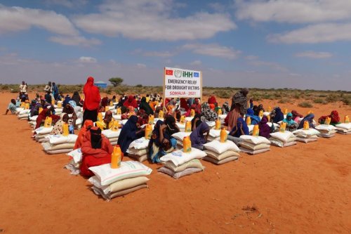 MOGADISHU, SOMALIA - DECEMBER 18: A Turkish aid agency distributes food to more than 400 families in Abudwak in the central region of Galgadud, Somalia on December 18, 2021. The families who received the assistance live in an internally displaced camp in Abudwak. ( Mohammed Adam Mo'alim - Anadolu Agency )