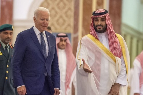 JEDDAH, SAUDI ARABIA - JULY 15: (----EDITORIAL USE ONLY – MANDATORY CREDIT - "ROYAL COURT OF SAUDI ARABIA / HANDOUT" - NO MARKETING NO ADVERTISING CAMPAIGNS - DISTRIBUTED AS A SERVICE TO CLIENTS----) US President Joe Biden (L) being welcomed by Saudi Arabian Crown Prince Mohammed bin Salman (R) at Alsalam Royal Palace in Jeddah, Saudi Arabia on July 15, 2022. ( Royal Court of Saudi Arabia - Anadolu Agency )