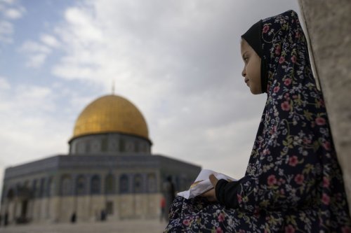 Muslims arrive to perform Friday prayer at Al-Aqsa Mosque in Jerusalem on October 21, 2022 [Mostafa Alkharouf/Anadolu Agency]