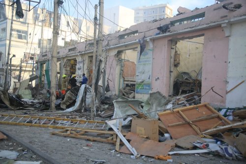 A general view shows the scene of a car bomb explosion in Mogadishu, Somalia [Abukar Mohamed Muhudin/Anadolu Agency]