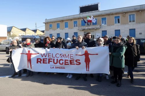 Demonstrators hold a banner before the arrival of migrants at La Spezia, harbour, Italy, on January 28, 2023 [Riccardo De Luca - Anadolu Agency]