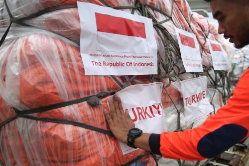 Officers load humanitarian aid onto a plane prepare by the country's National Disaster Management Authority (BNPB) that will send to quake-hit people in Turkiye and Syria at Halim Perdanakusuma Airbase in Jakarta, Indonesia on February 21, 2023. [Eko Siswono Toyudho - Anadolu Agency]