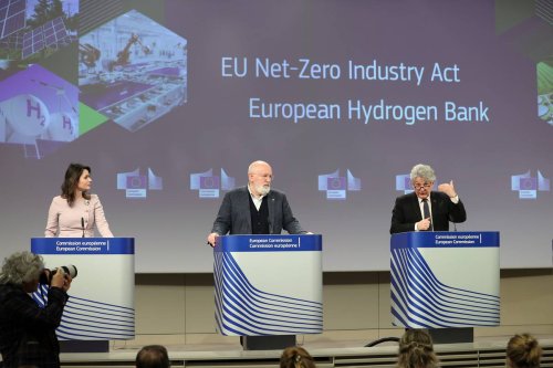 Executive Vice President of the European Commission for the European Green Deal, Frans Timmermans (C) and European Commissioner for Internal Market, Thierry Breton (R) give a joint news conference on EU Net-Zero Industry Act and European Hydrogen Bank in Brussels, Belgium on March 16, 2023 [Dursun Aydemir - Anadolu Agency]
