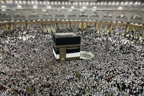 Prospective pilgrims continue their worship to fulfill the Hajj pilgrimage in Mecca, Saudi Arabia. [Elif Öztürk Özgöncü - Anadolu Agency]