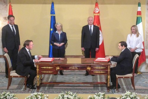 Tunisian President Kais Saied (2nd R), Prime Minister of Italy Giorgia Meloni (R), President of European Commission Ursula von der Leyen (2nd L) , Prime Minister of the Netherlands Mark Rutte (L) hold a joint press conference following their meeting at the Presidential Palace in Tunis, Tunisia on July 16, 2023 [Tunisian Presidency - Anadolu Agency]