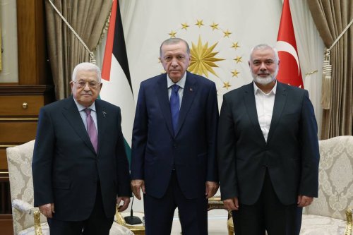 Turkish President Recep Tayyip Erdogan (C) with Palestinian President Mahmoud Abbas (L) and Head of the Hamas Political Bureau Ismail Haniyeh (R) on July 26, 2023 [Mustafa Kamacı/Anadolu Agency]