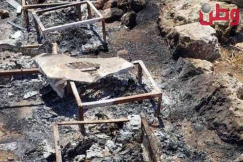 20 beehives were set on fire and burnt by Israeli settlers in Zanuta, south of the southern West Bank city of Hebron [Watan]