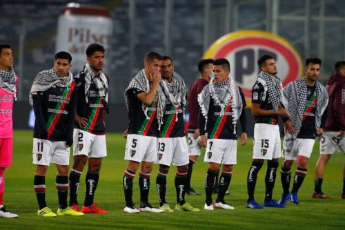 Club Deportivo Palestino footballers in Chile stand in solidarity with the people of Jerusalem, 8 May 2021 [Club Deportivo Palestino]
