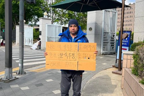 Fathi Ali carrying a placard saying 'No to racisim', in front of the Ministry of Justice in Seoul, South Korea [Fathi Ali]