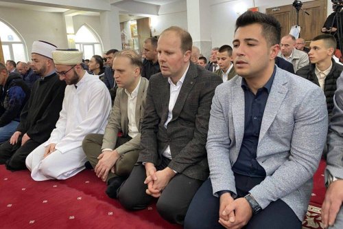Muslims perform prayer at the Istanbul Mosque in Novi Pazar, Serbia on May 02, 2022 [Aleksandar Niciforovic/Anadolu Agency via Getty Images]