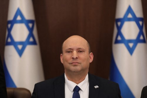 Israeli Prime Minister Naftali Bennett (C) in Jerusalem on 15 May 2022 [ABIR SULTAN/POOL/AFP/Getty Images]