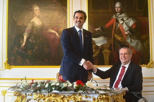 Czech President Milos Zeman (R) greet Emir of Qatar Sheikh Tamim bin Hamad Al-Thani (L) in Prague on October 05, 2022 [Michal Cizek/AFP]