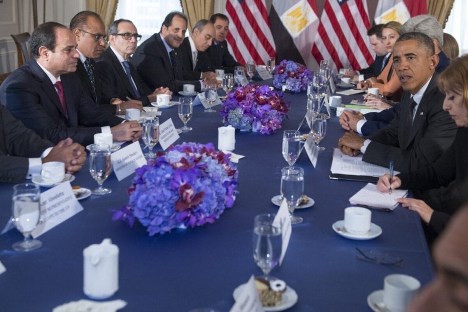 US President Barack Obama (2nd R) meets with Egyptian President Abdel Fattah el-Sisi (L)in New York, September 25, 2014 [SAUL LOEB/AFP via Getty Images]