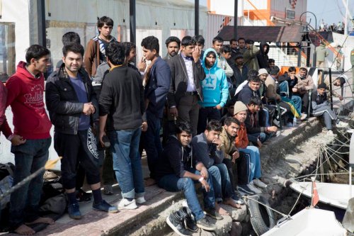 Pakistani migrants are seen detained at Dikili's port [Valerio Muscella/NurPhoto via Getty Images]