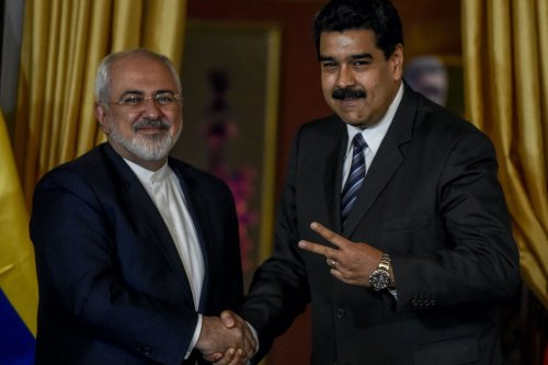 Venezuela's President Nicolas Maduro (R) and Iranian Foreign Minister Mohammad Javad Zarif meet in Caracas on 27 August 2016. [JUAN BARRETO/AFP via Getty Images]