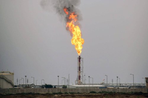 A picture taken on April 17, 2017 shows flames rising from the burning of excess oil at the West Qurna-2 oilfield, west of Basra in southern Iraq. / AFP PHOTO / HAIDAR MOHAMMED ALI (Photo credit should read HAIDAR MOHAMMED ALI/AFP via Getty Images)