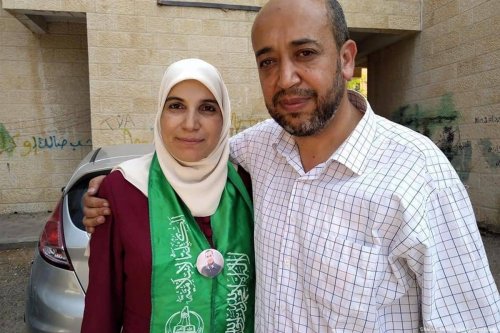 Palestinian writer and journalist Lama Khater and her husband. [Shehab News Agency/Facebook]
