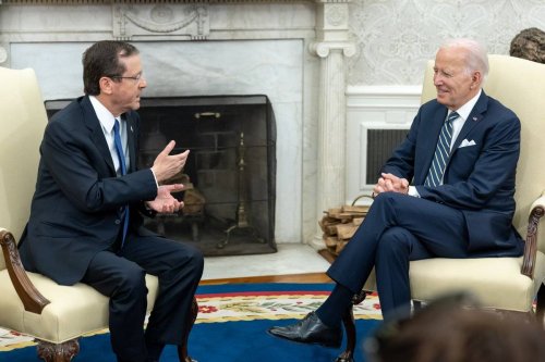 US President Joe Biden (R) meets Israel's President Isaac Herzog (L) at the White House on 18 July 2023 [@POTUS/Twitter]