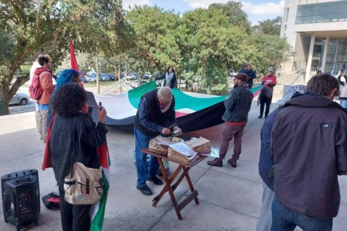 Protesters at the federal University of São Paulo against the "Israeli Kitchen" exhibition J [Jadallah Safa]