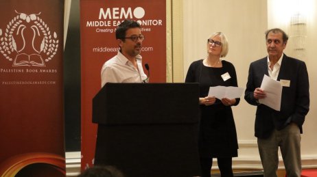 MEMO cartoonist Mohammad Sabaaneh thanks the judges on behalf of the translators who worked on his book and won the Translation Award at the Palestine Book Awards 2022 on 4 November 2022 [Sulaiman Lkaderi/Middle East Monitor]