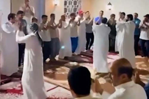 Thumbnail - Saudis fuse Ronaldo's celebratory 'Siuu' with traditional dance