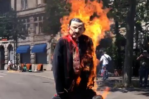 Thumbnail - Protesters burn Erdogan effigy and photo in Switzerland