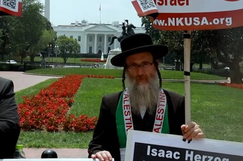 Thumbnail - Anti-Zionist Jews protest Israel president's visit to Washington