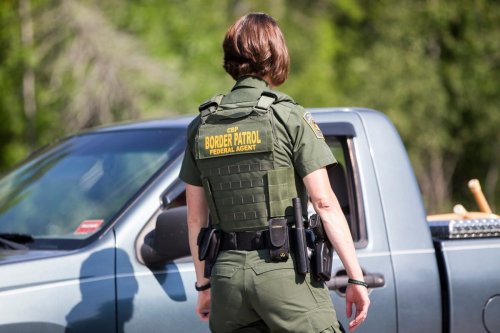 A US Border Patrol agent questions a driver near the US and Canada border [Scott Eisen/Getty Images}